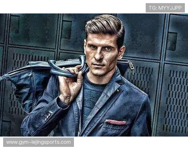 足球球星四件套解析：装备、技巧、训练与精神，全面提升竞技水平