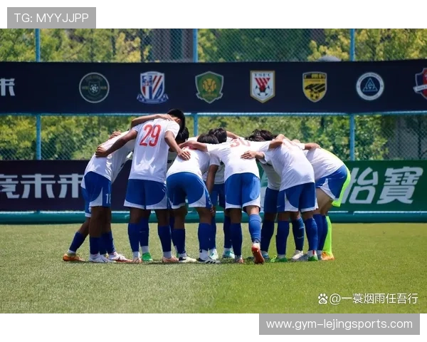 足球网红球星转会加盟职业队引发热议 打破传统足球圈界限